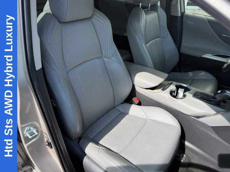 Used 2021 Titanium Toyota XLE image 11