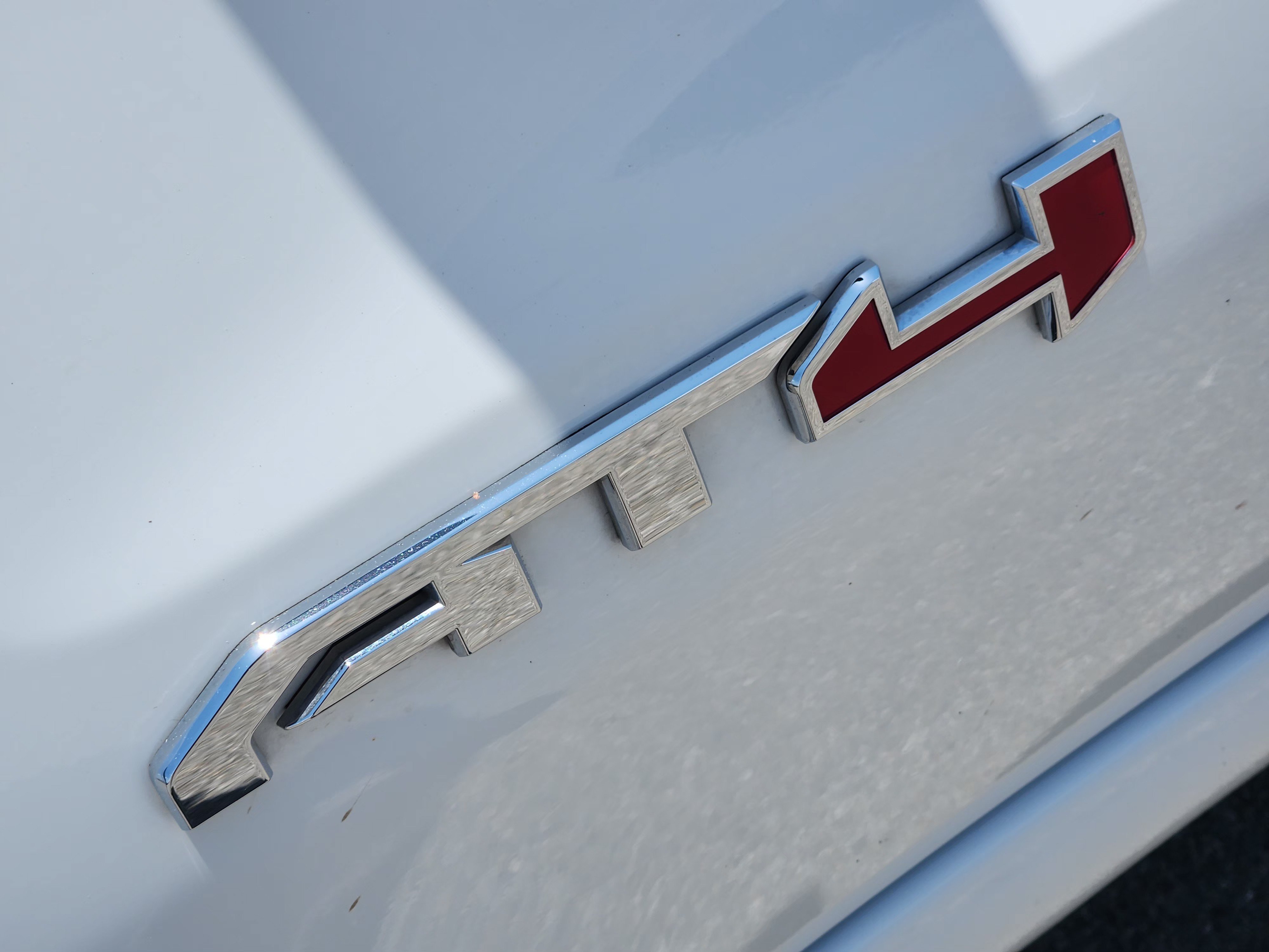 Used 2025 Summit White GMC AT4 image 12