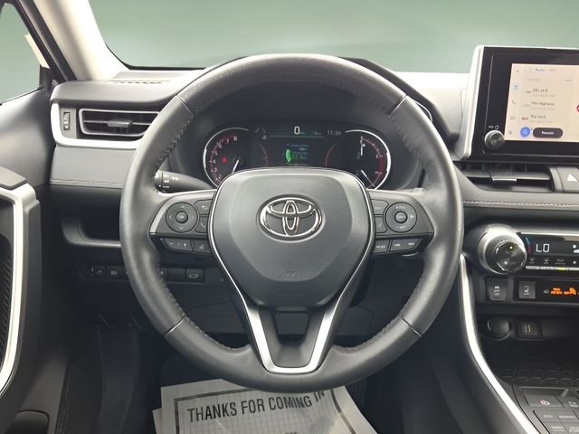 Used 2023  Toyota XLE image 12
