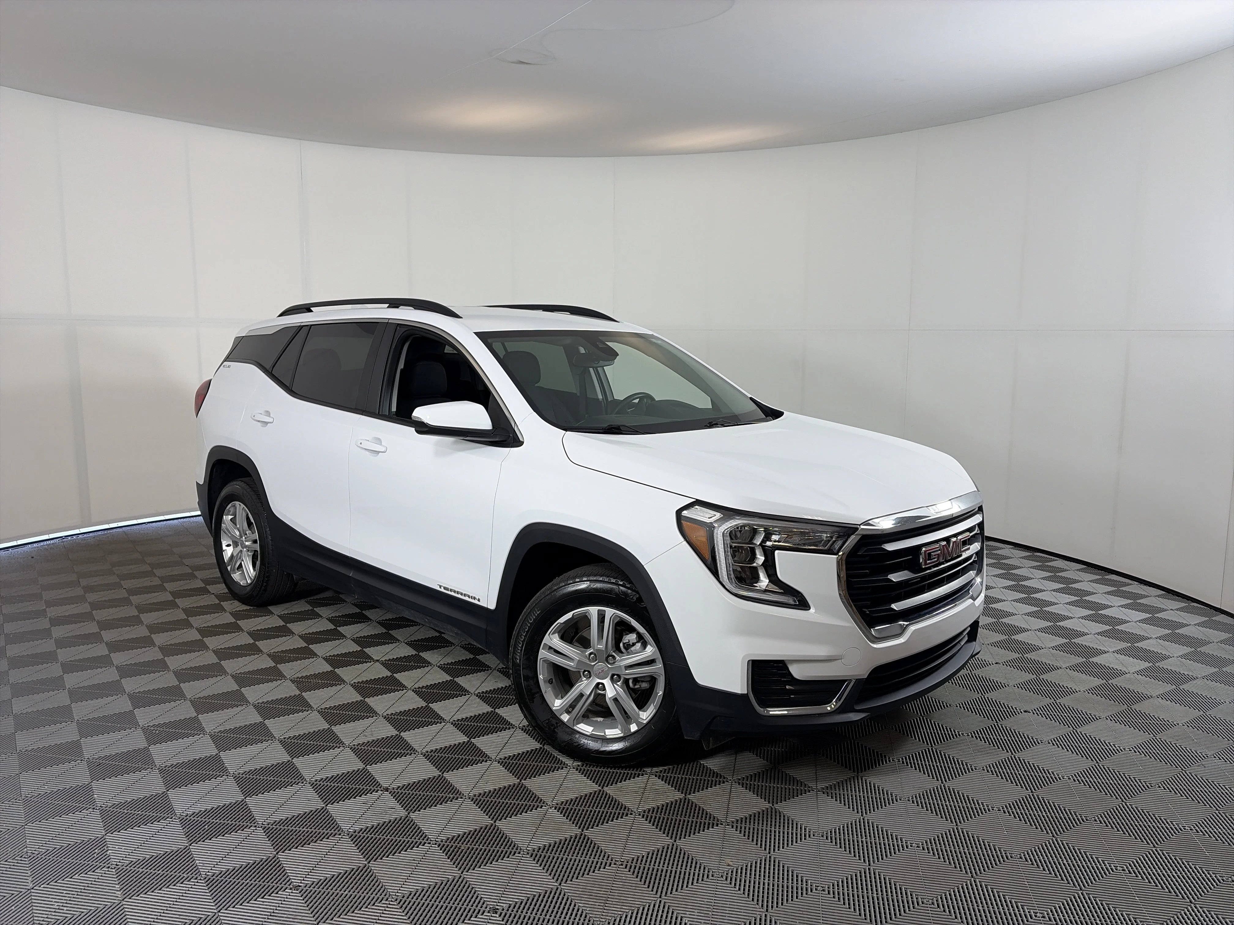 Certified Used 2024 Summit White GMC SLE image 1