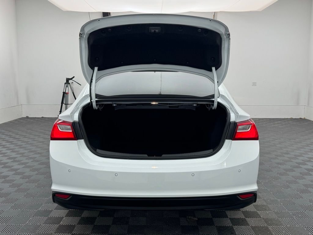 Used 2024 Summit White Chevrolet LT image 10