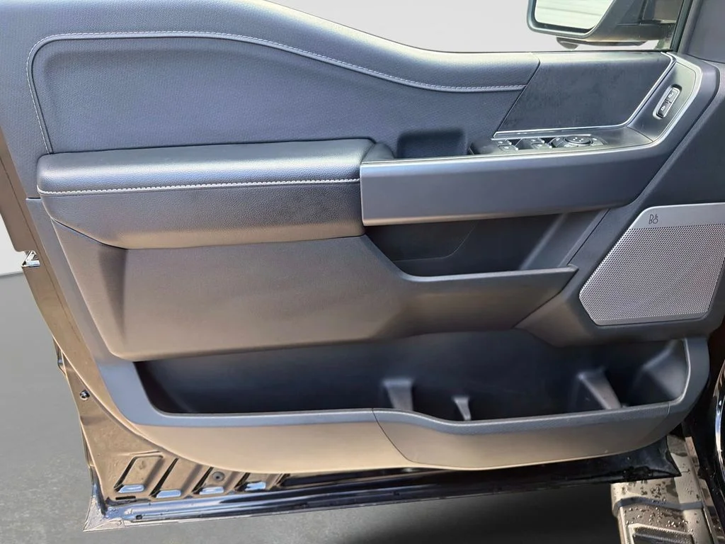 Used 2025 Agate Black Metallic Ford XLT image 18