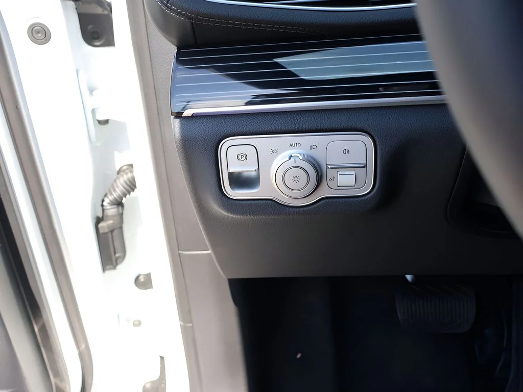 New 2026 MANUFAKTUR Moonlight White Metallic Mercedes-Benz GLE 450 image 35