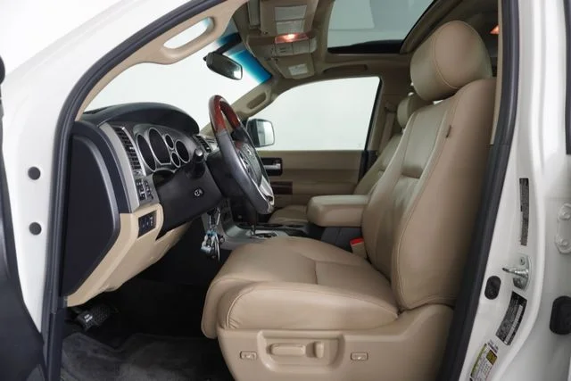 Used 2015 White Toyota Platinum image 19