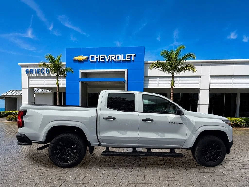 New 2026 Summit White Chevrolet WT image 8