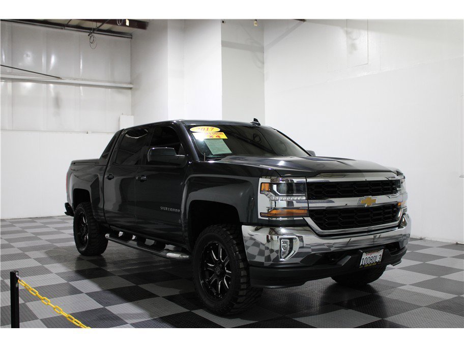 2017 Chevrolet Silverado 1500 LT photo 2