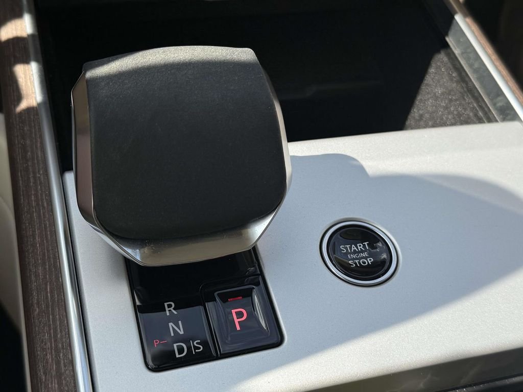 Certified Used 2025  Land Rover SE image 22