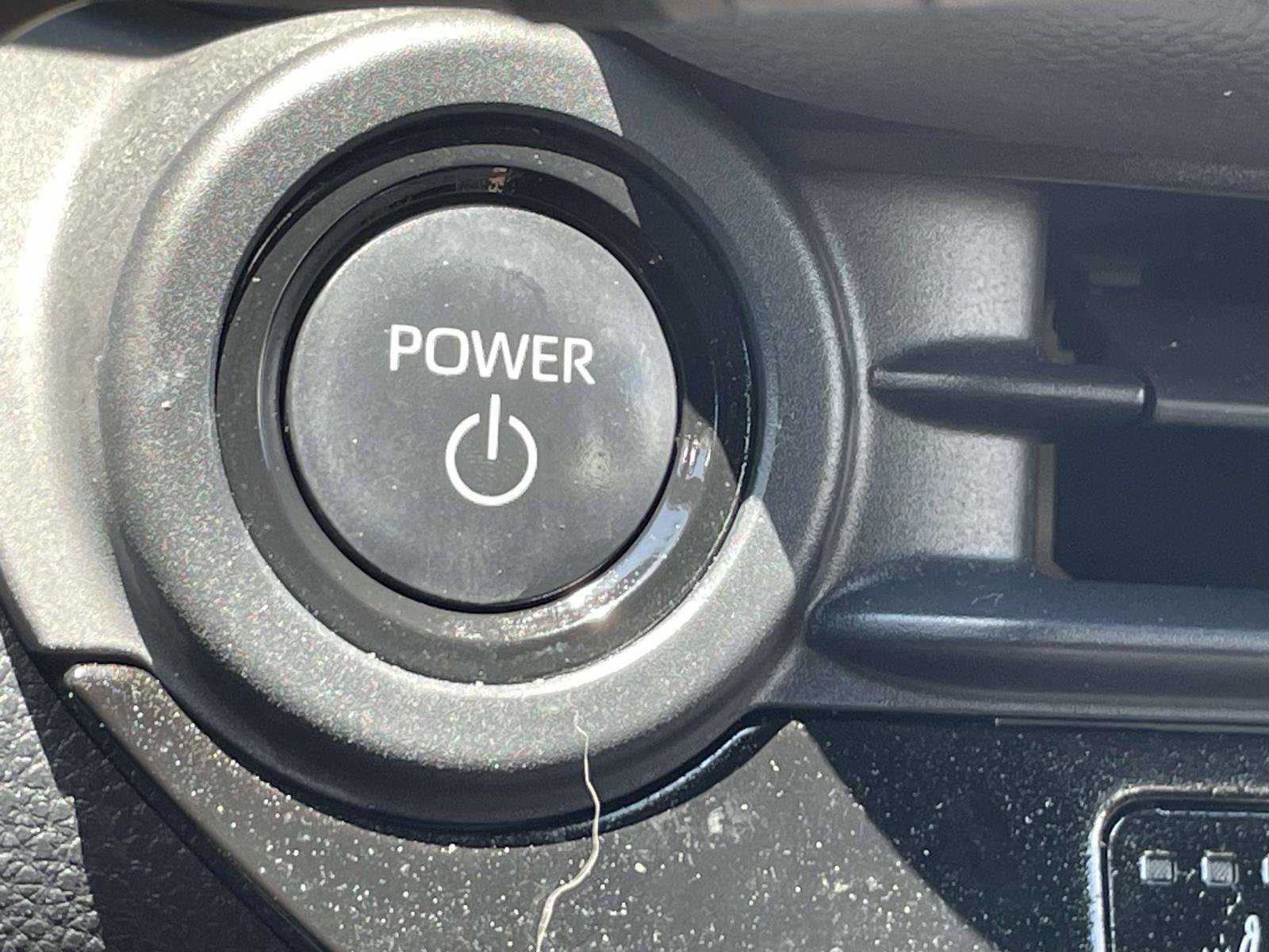 Used 2025 Oxygen White Toyota XLE image 27