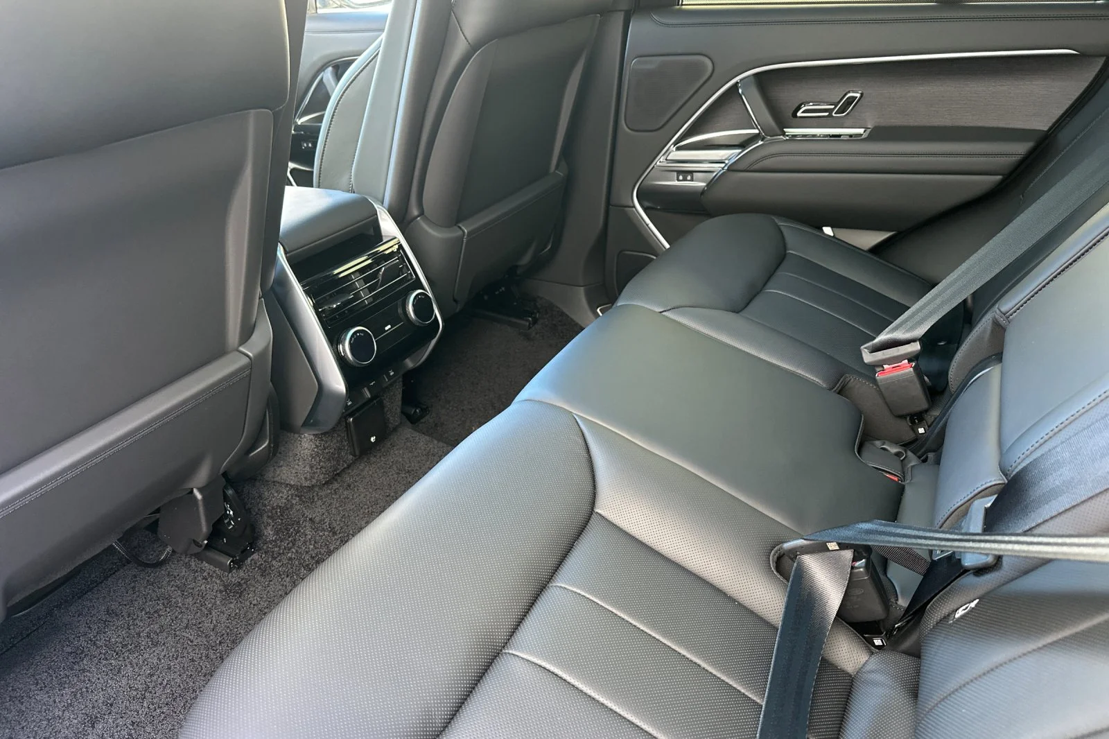 New 2026 Fuji White Land Rover SE image 12