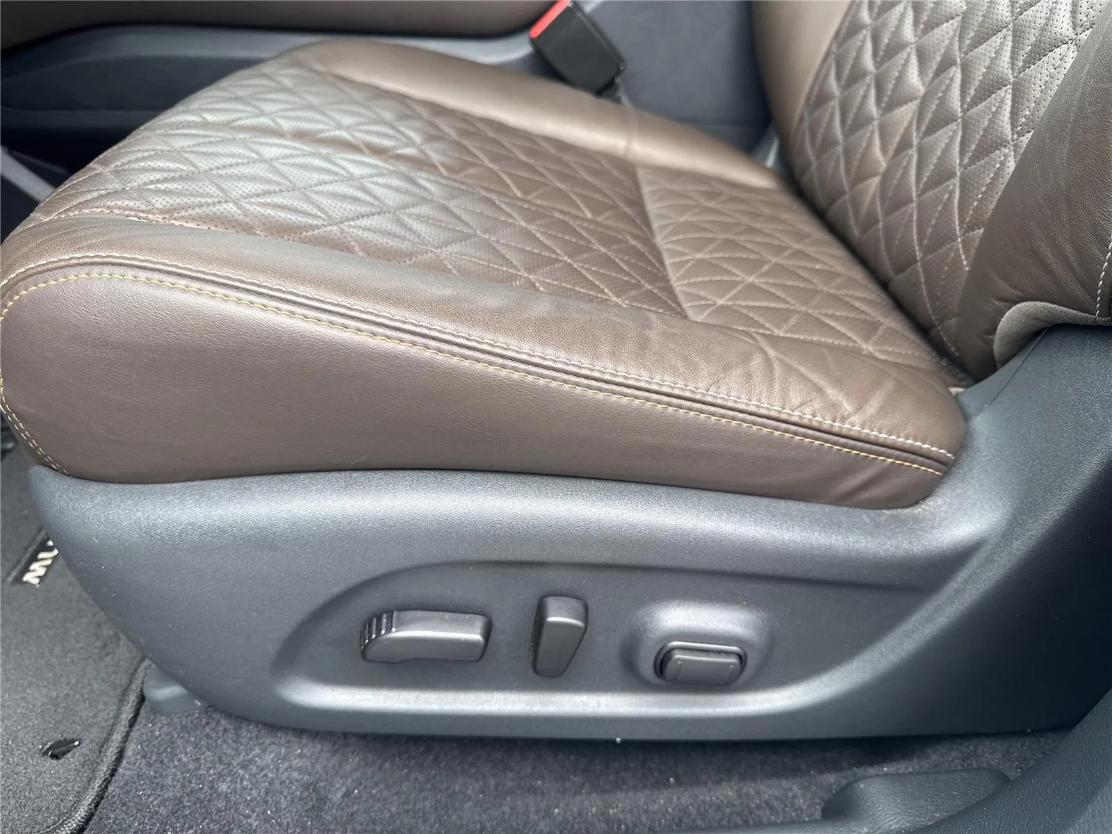 Used 2024 Pearl White Tricoat Nissan Platinum image 12