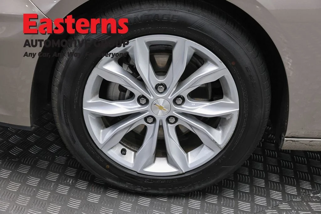 Used 2025 Gray Chevrolet LT image 32
