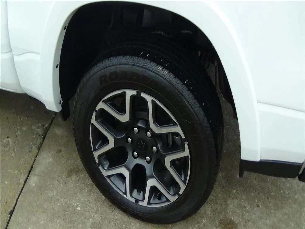 Certified Used 2025 Ivory Tri-Coat Pearl (pwd) RAM Laramie image 9