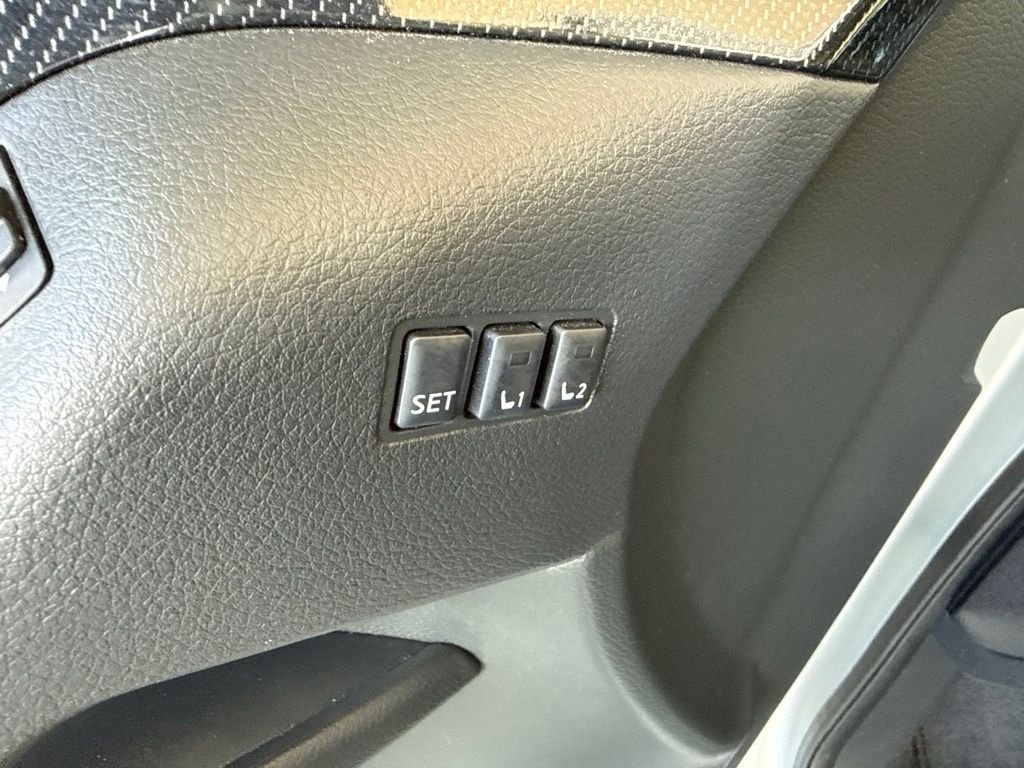 Used 2017 Brilliant Silver Nissan SL image 21