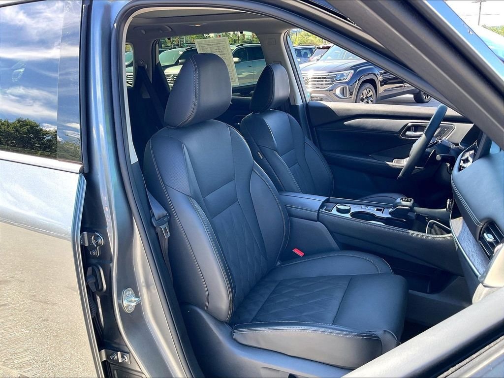 Used 2025 Gun Metallic Nissan Platinum image 10