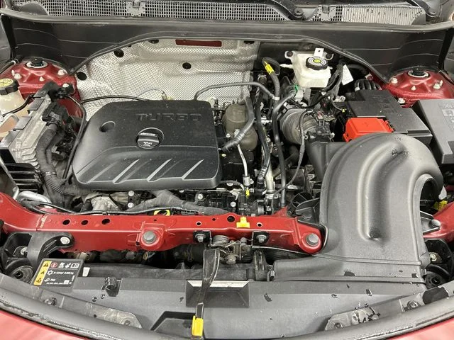 Used 2022 Red Buick Essence image 6