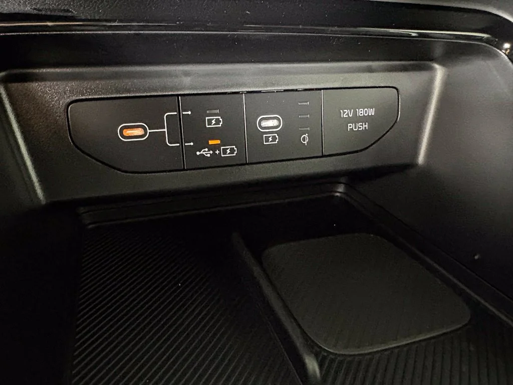 New 2027 White Kia GT-Line image 32
