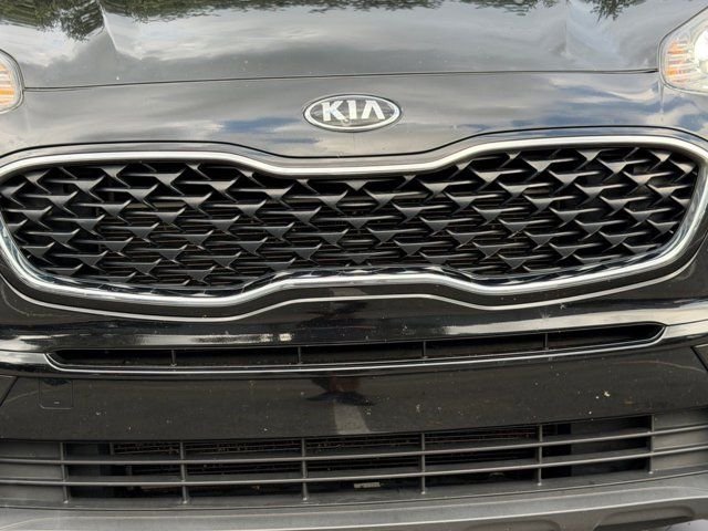 Used 2022 Red Kia LX image 39