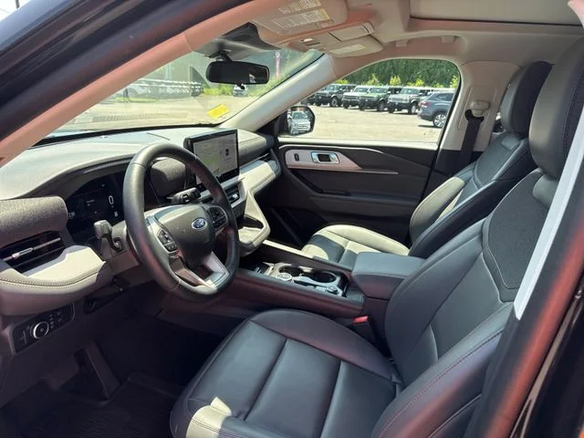 Used 2025 Black Metallic Ford Active image 11