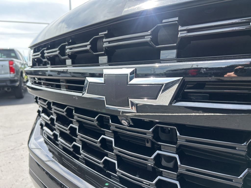 Used 2024 Black Chevrolet Z71 image 11