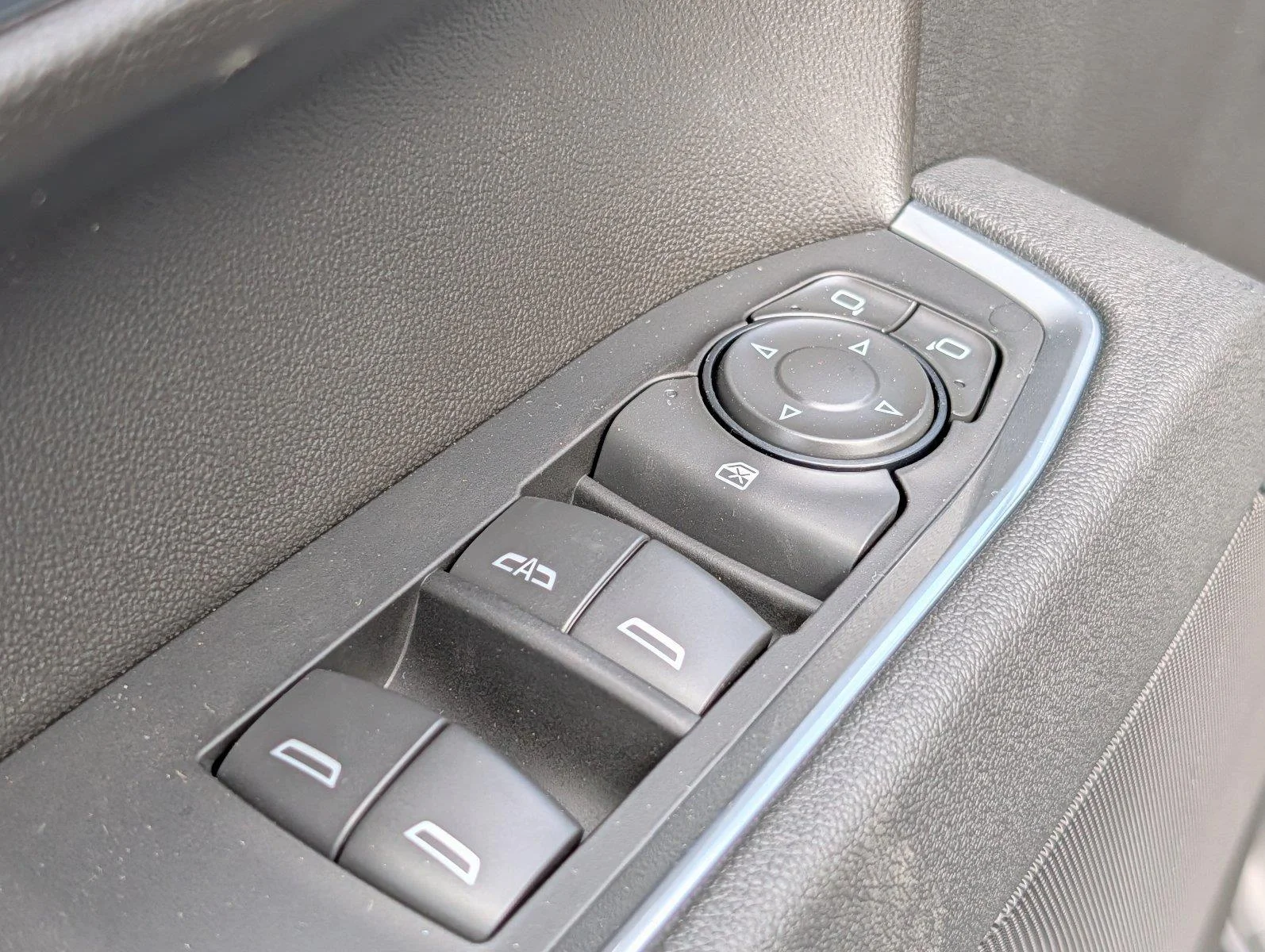 New 2026 Sterling Metallic GMC Elevation image 16