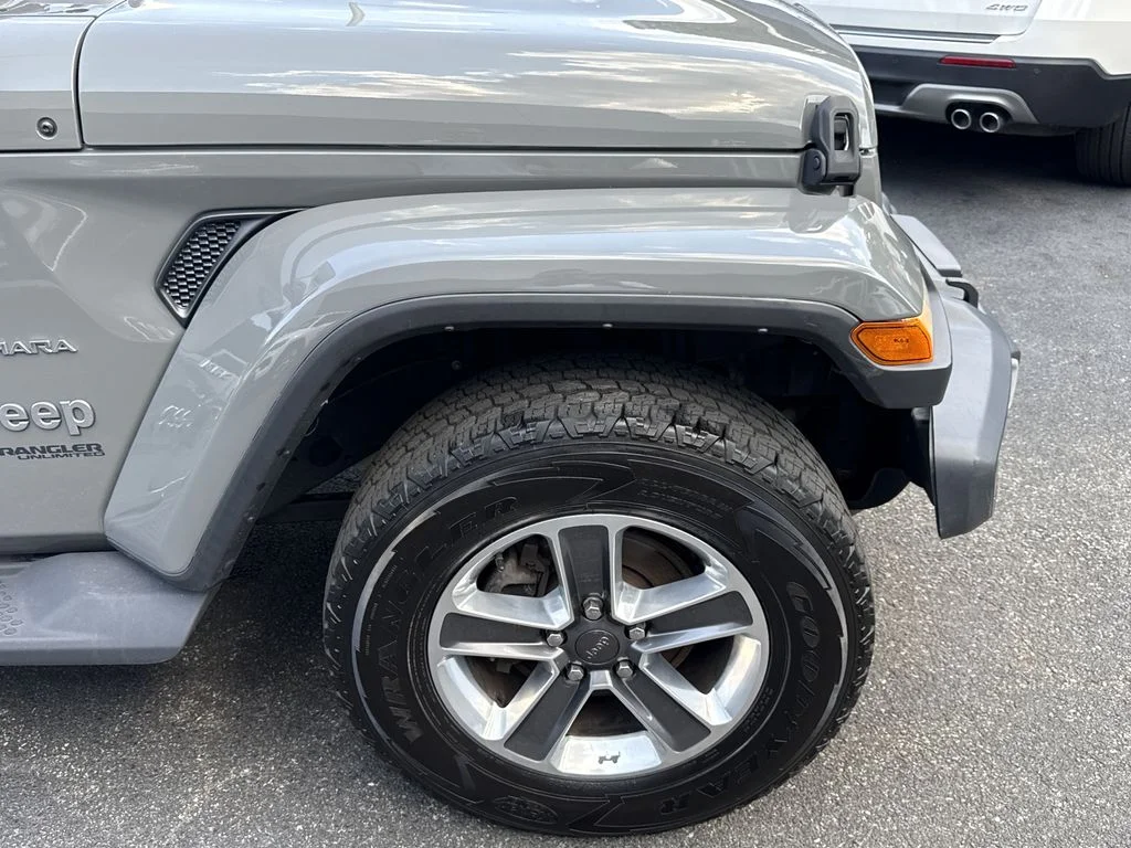 Used 2021 Gray Jeep Unlimited Sahara image 9