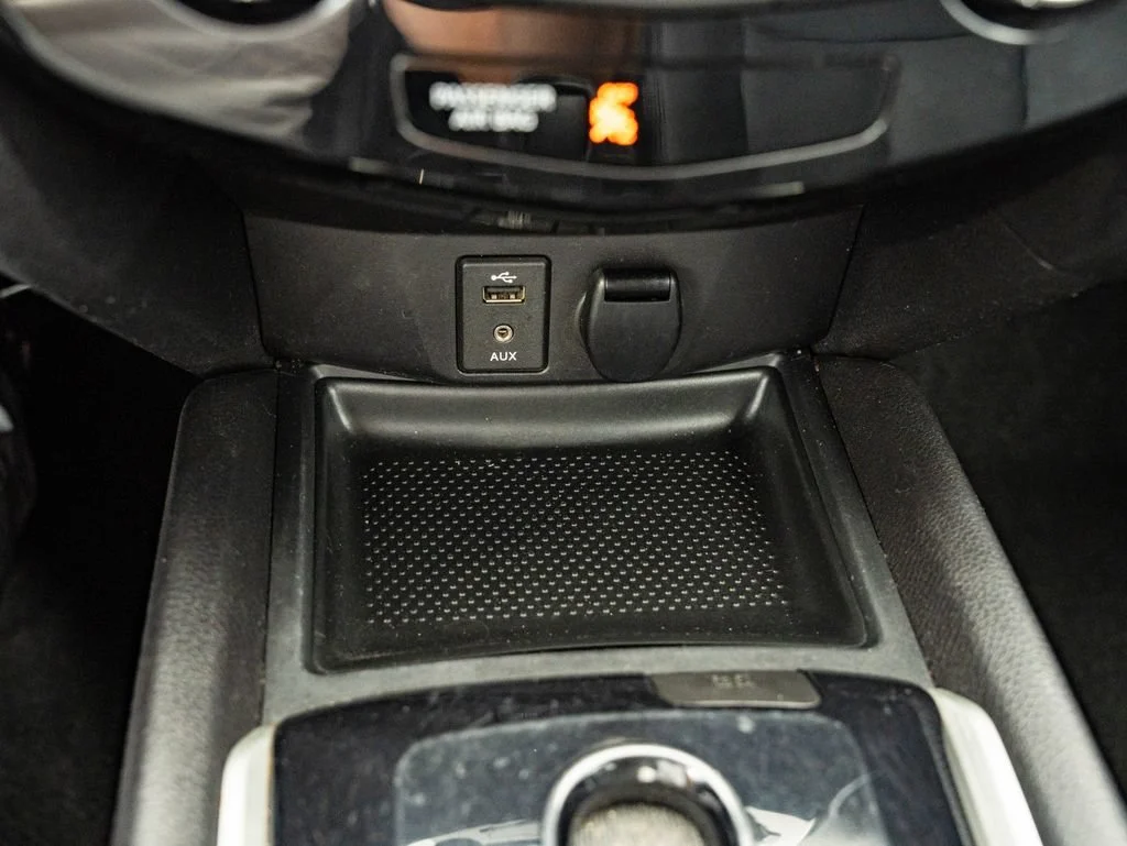 Used 2015 Arctic Blue Metallic Nissan SL image 36