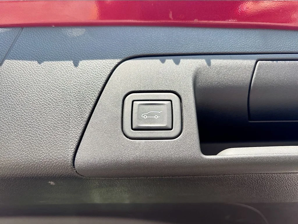 Used 2023 Red Buick Preferred image 25