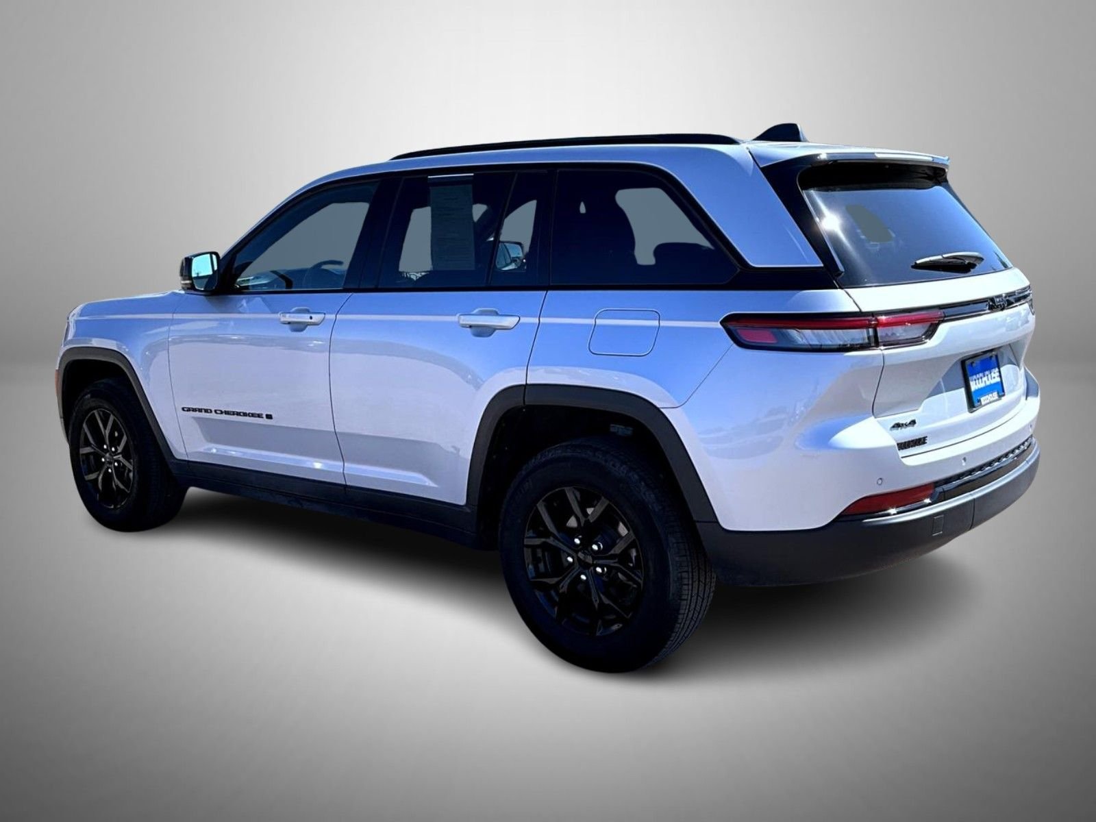 Certified Used 2025 Silver Jeep Altitude image 7