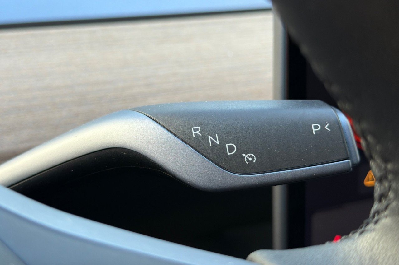 Used 2021  Tesla Standard Range Plus image 20