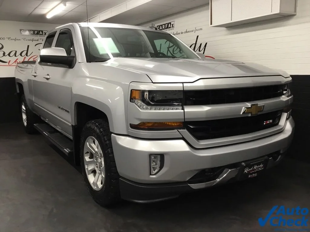 Used 2018 Silver Chevrolet LT image 3