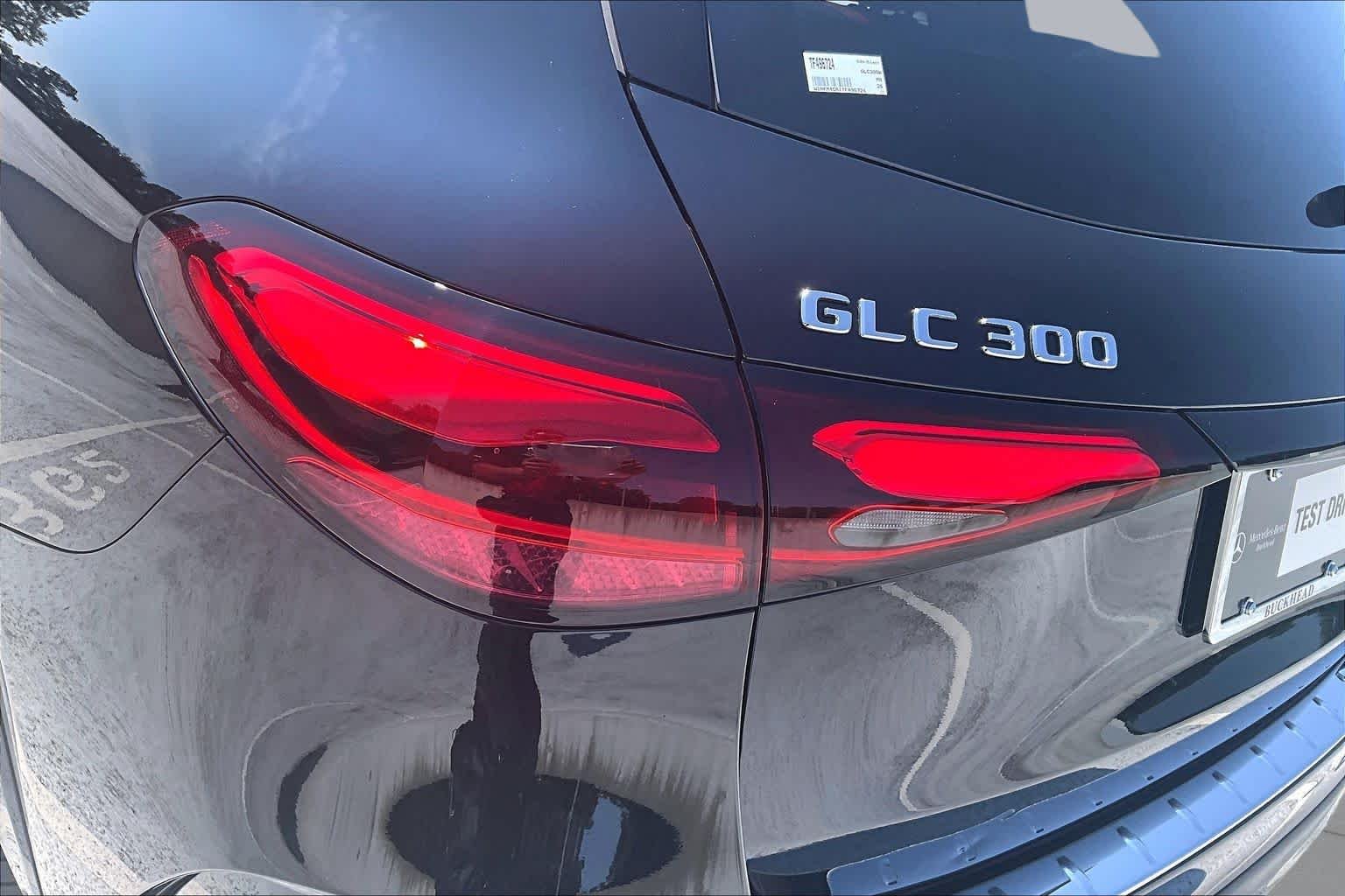 Used 2026 Obsidian Black Metallic Mercedes-Benz GLC 300 image 28
