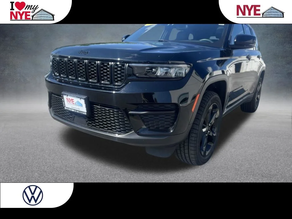 Used 2023 Black Jeep Altitude X image 1
