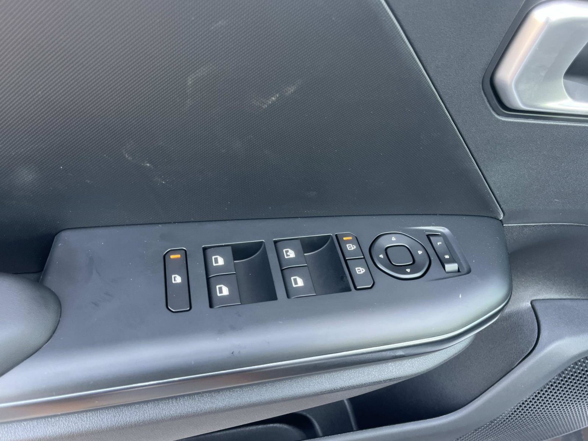 New 2026 Snow White Pearl Kia LXS image 18