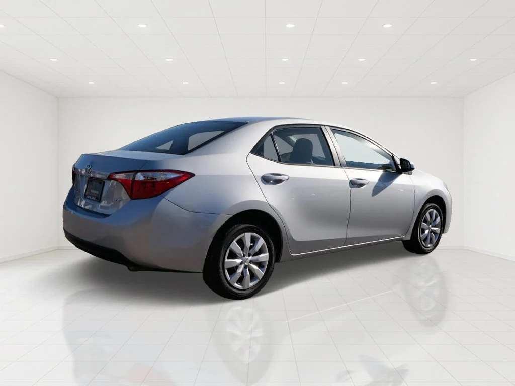 Used 2016 Silver Toyota LE image 6
