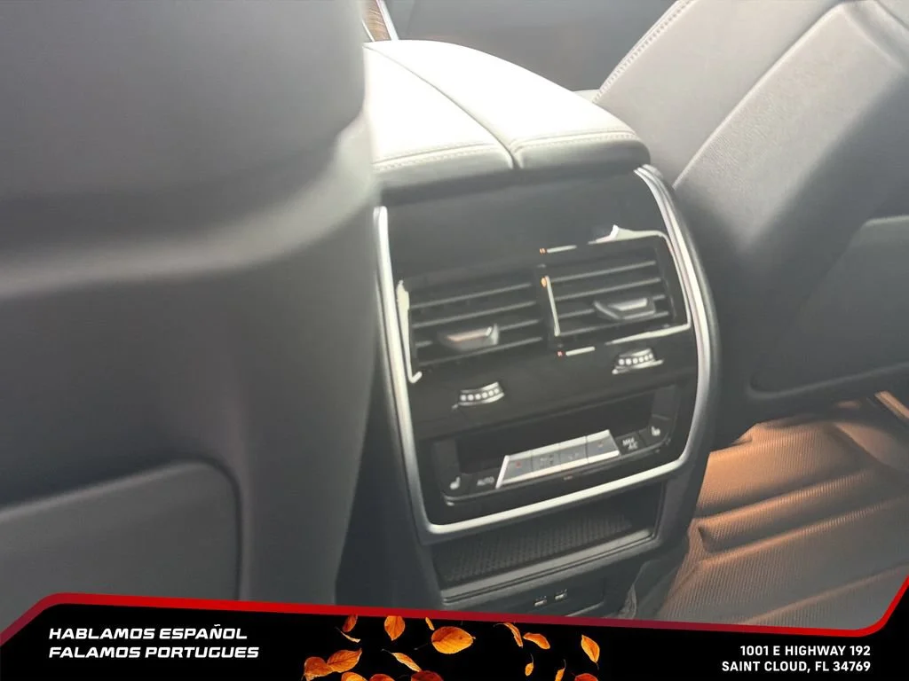 Used 2024  BMW xDrive40i image 27