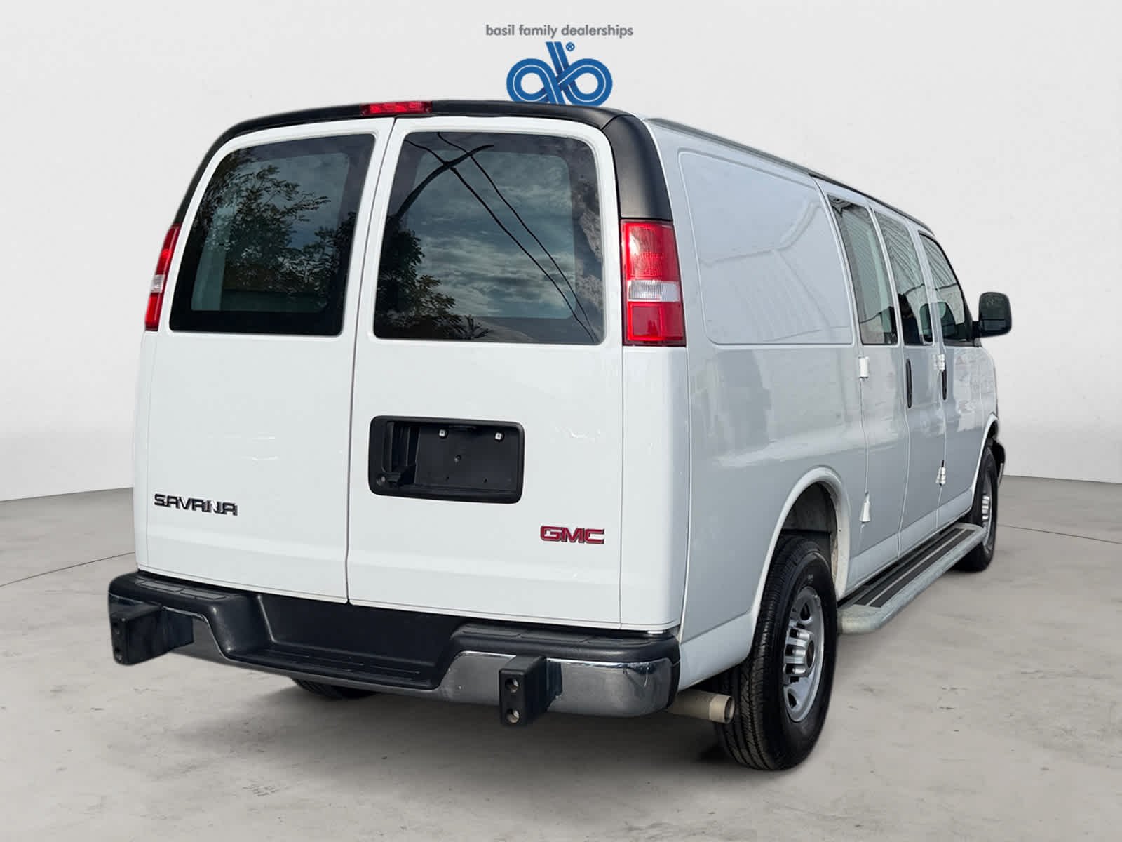 Used 2025 Summit White GMC  image 6