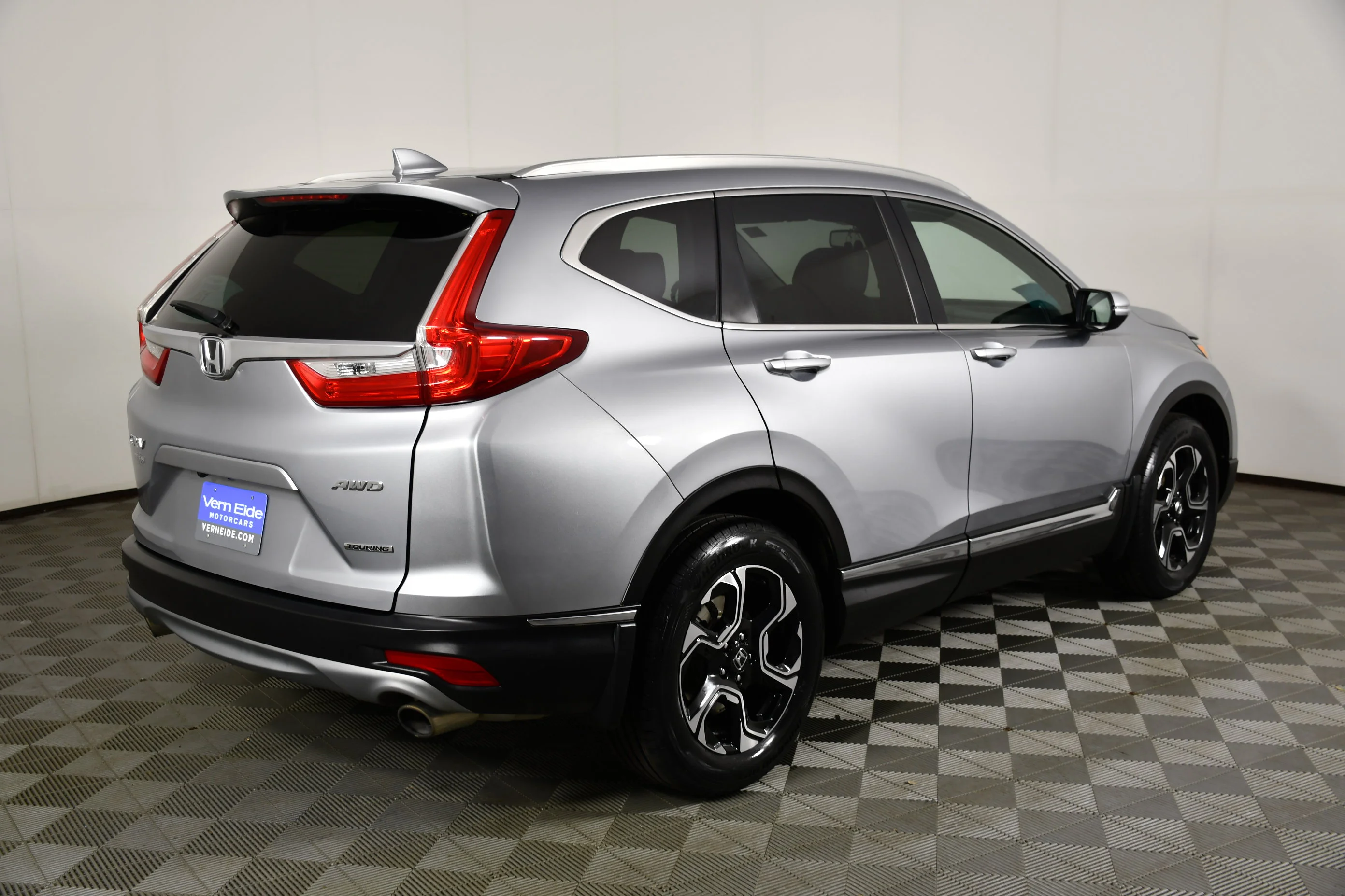 Used 2019 Lunar Silver Metallic Honda Touring image 6