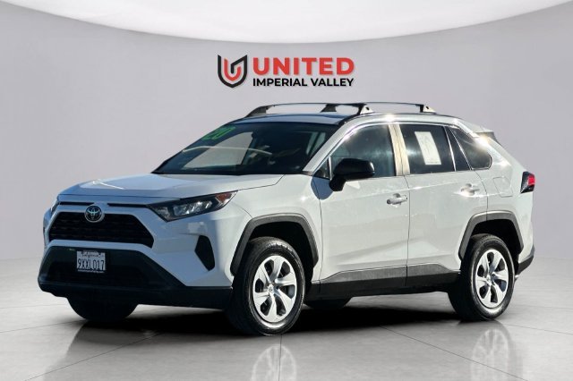 Used 2020 White Toyota LE image 8