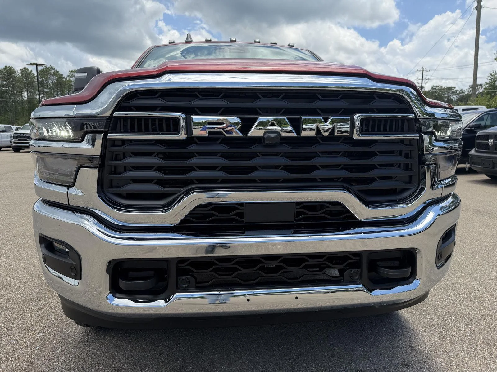 New 2026 Molten Red Pearl-Coat Exterior Paint RAM Tradesman image 23