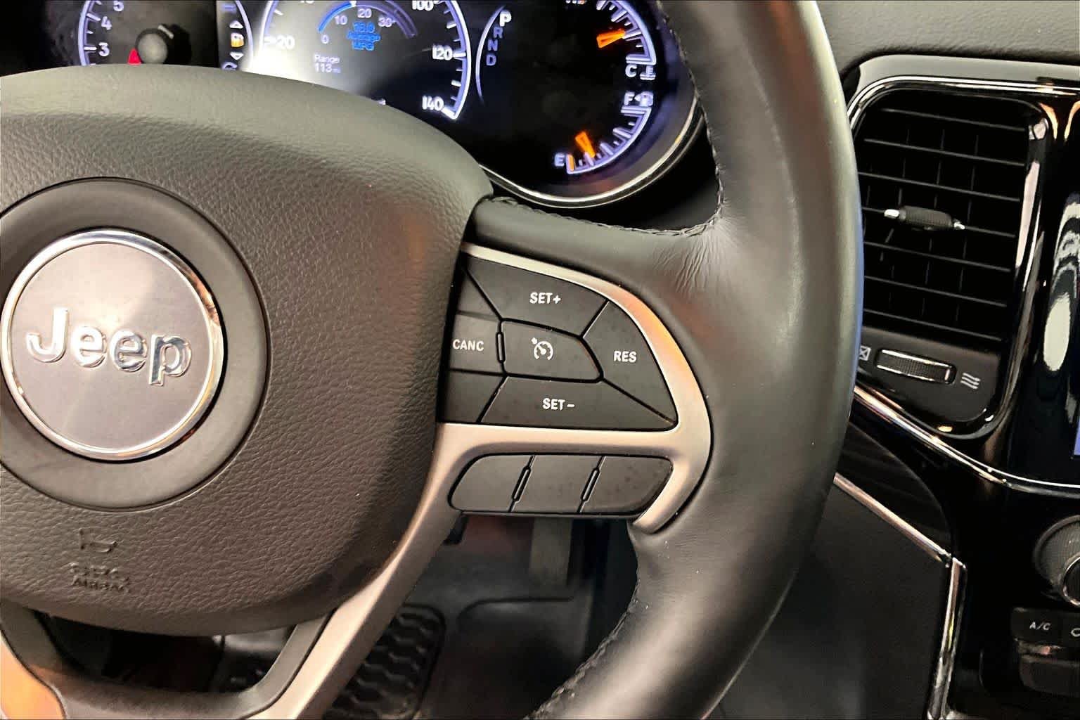 Used 2019 Bright White Clearcoat Jeep Limited image 24