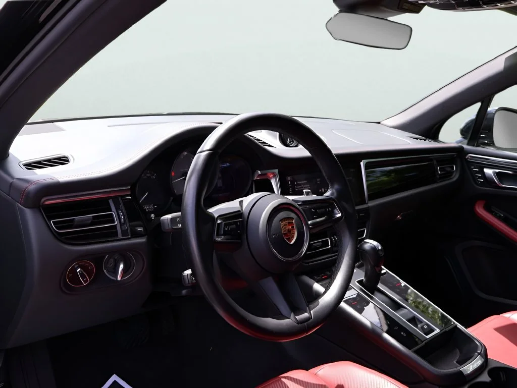 Used 2023  Porsche S image 4