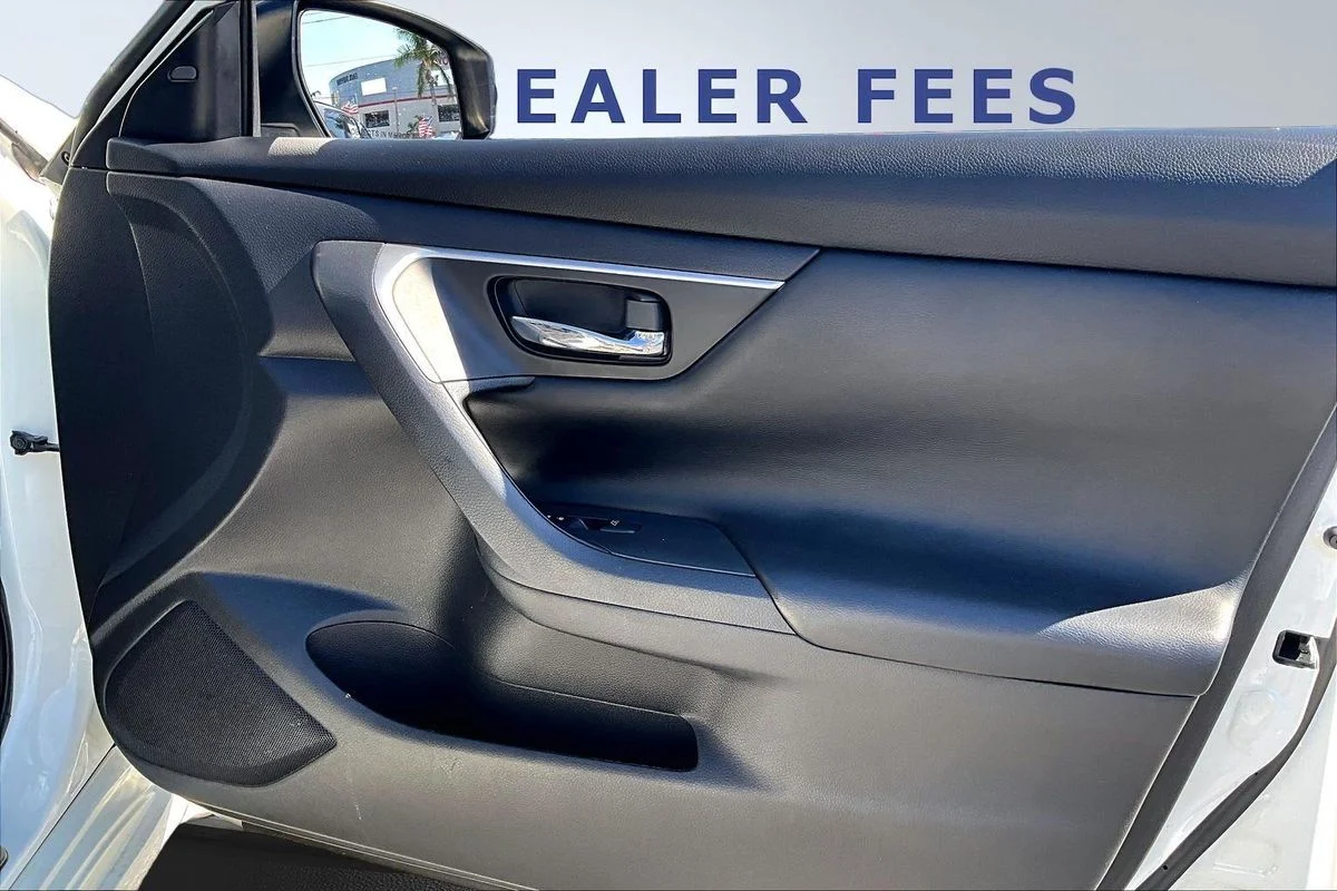 Used 2016 White Nissan 2.5 SV image 28