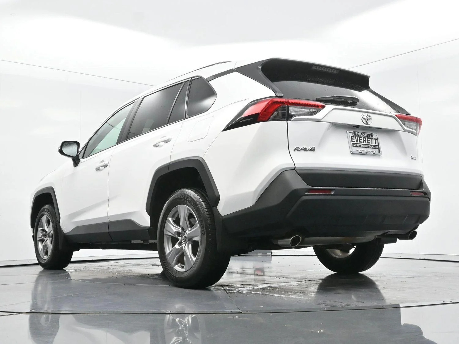 Used 2025 White Toyota XLE image 47