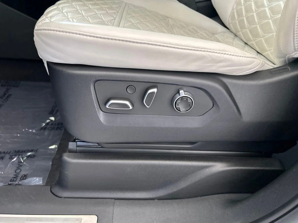 Used 2025 White Cadillac Sport Platinum image 65