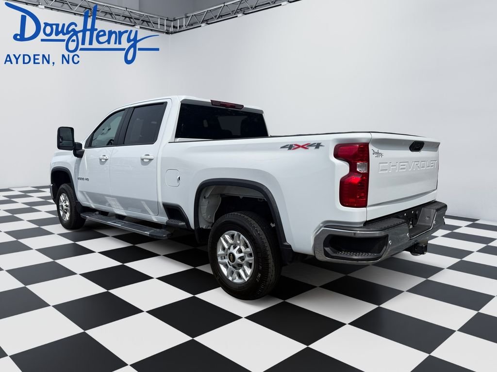 Used 2025 White Chevrolet LT image 3