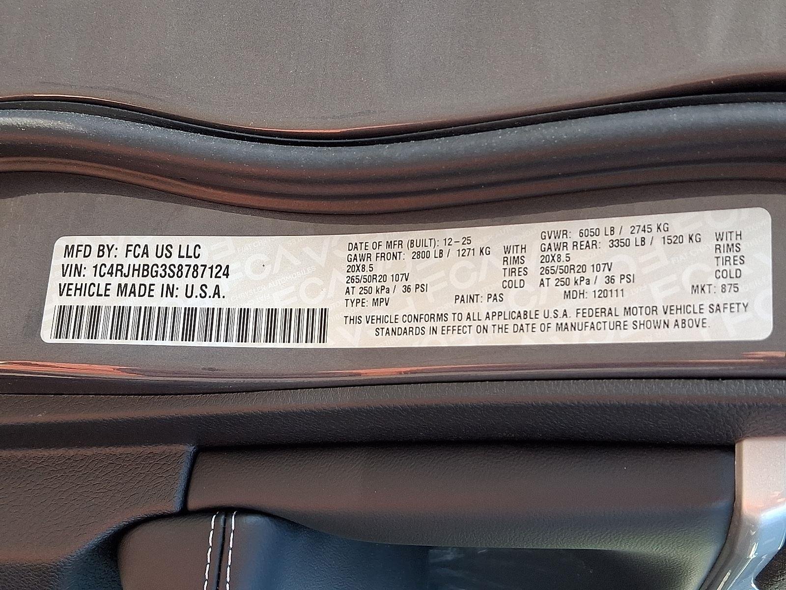New 2025 Baltic Gray Metallic Clear-Coat Exterior Paint Jeep Limited image 19