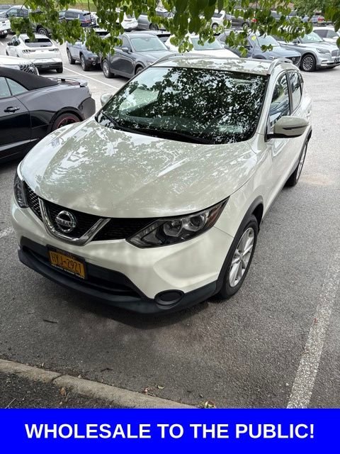 Used 2017 Pearl White Nissan SV image 8