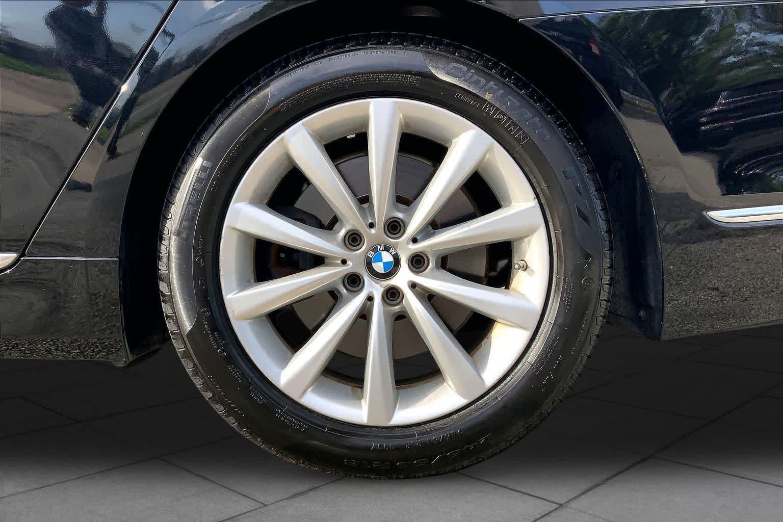 Used 2018 Jet Black BMW 740i image 11