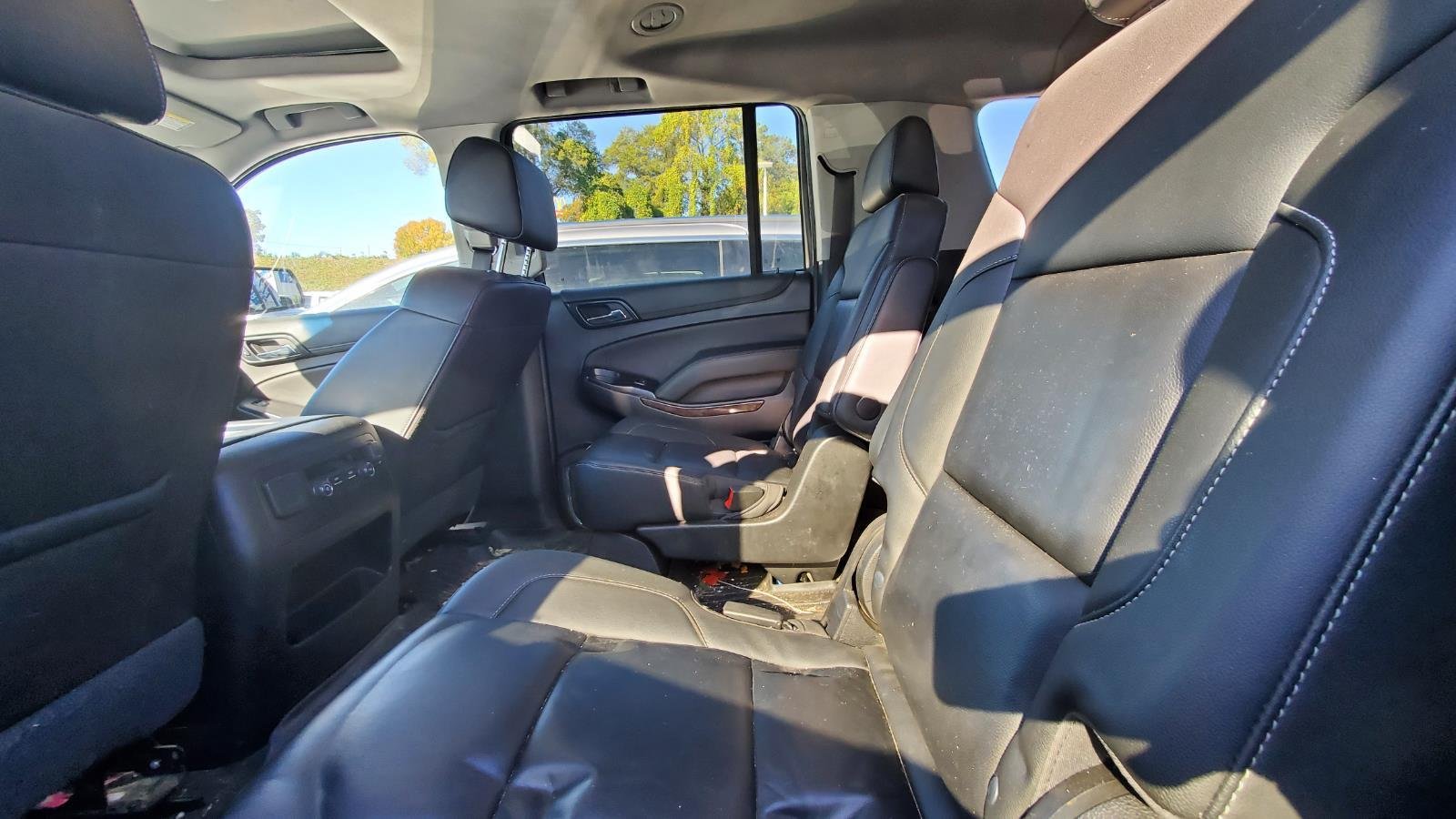 2018 Chevrolet Suburban LT photo 4