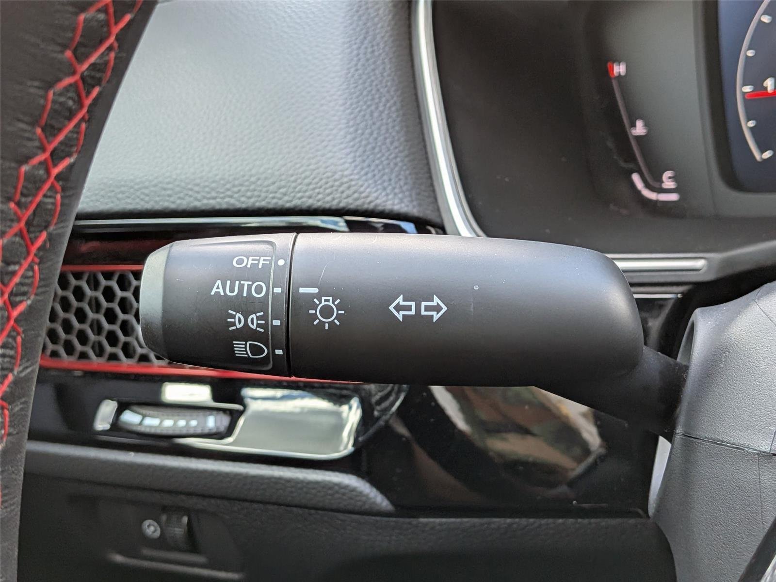 Used 2026 Platinum White Pearl Honda SI image 19